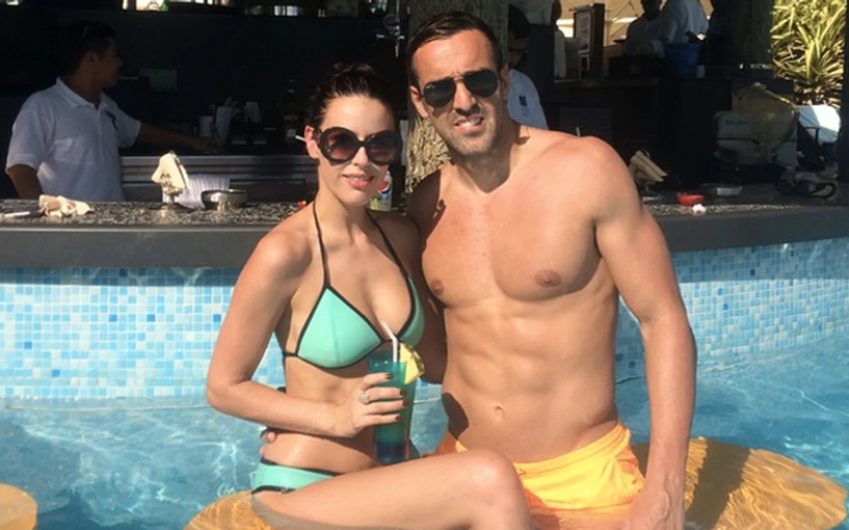 Cei doi nu puteau rata câteva fotografii din vacanţa la mare