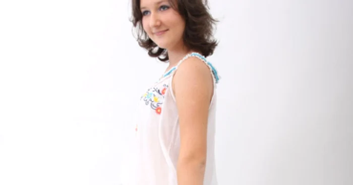 Botoşani: PORTRET: Claudia Rusu: Fata care atinge inimile cu vocea