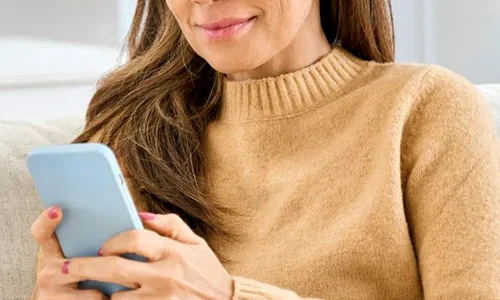 femeie telefon shutterstock jpeg