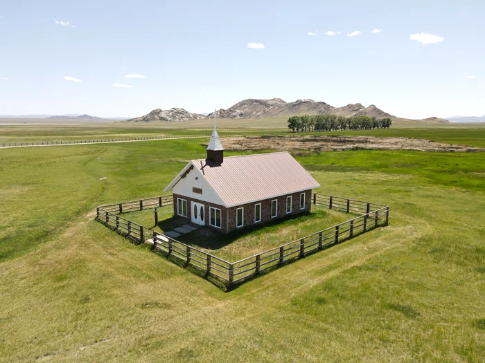 Există și o biserică (Foto: Profimedia)