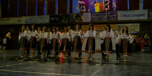 Colegii lui Daniel au dansat  pentru el