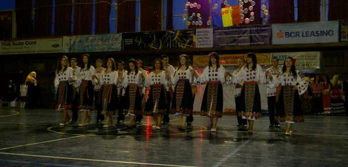 Colegii lui Daniel au dansat pentru el
