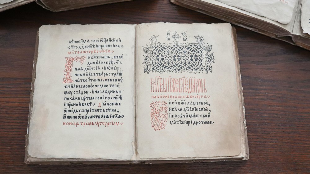 Liturghierul lui Macarie, principala carte de ritual a Bisericii Ortodoxe, veche de 551 ani 