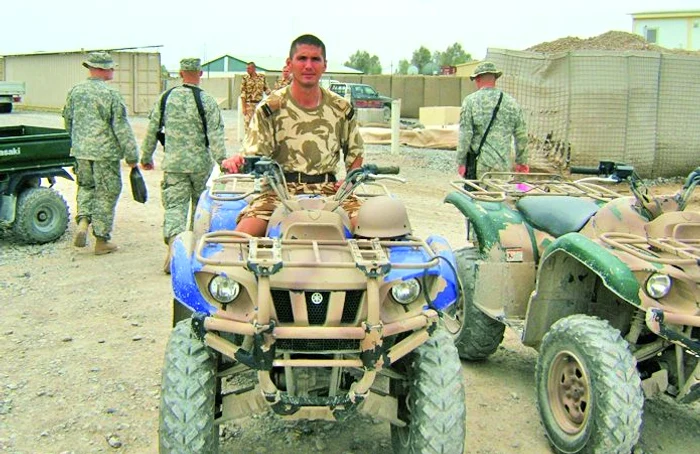 Asistentul a testat şi vehiculele de teren din Afganistan