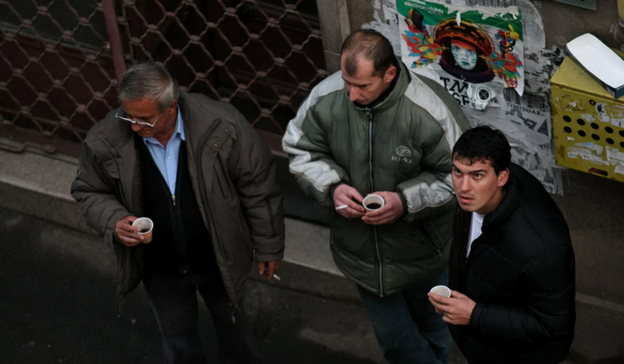 Şefii de şantier îşi savurează cafeaua de dimineaţă