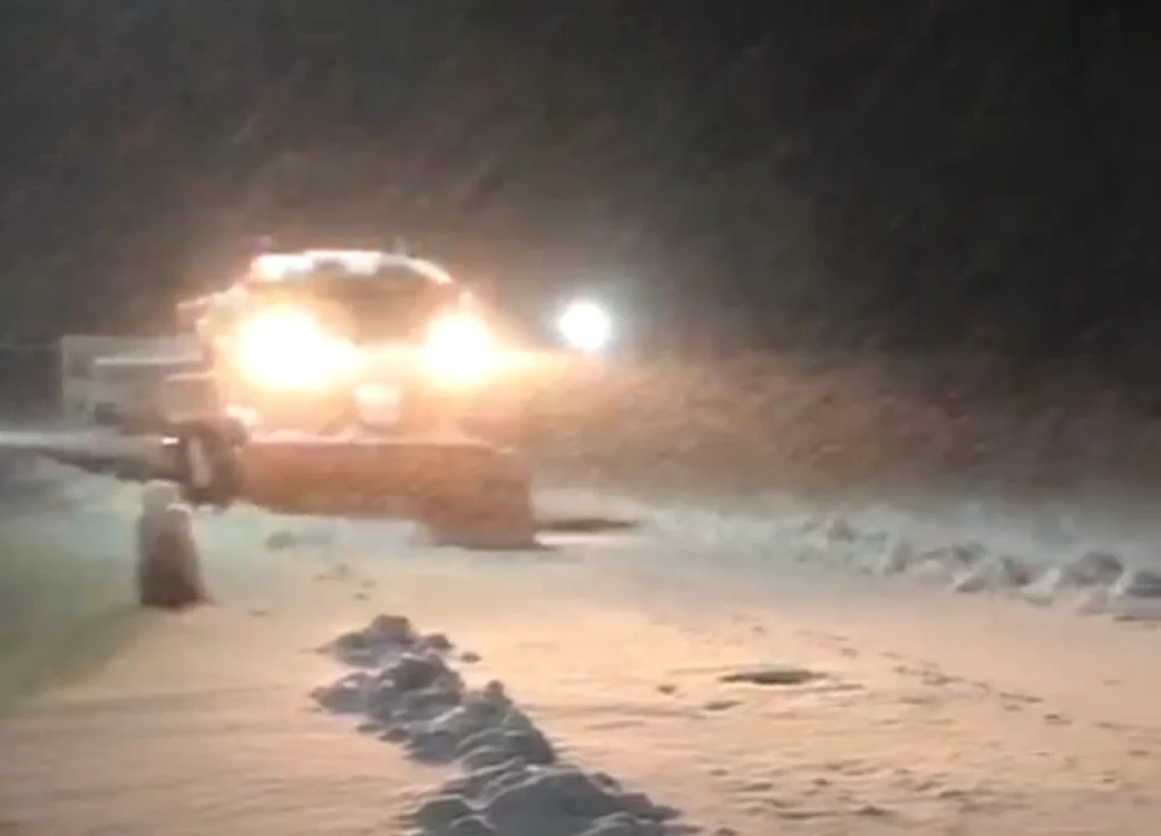 Lucrările de deszăpezire au intervenit pe Transalpina Foto: Captura DRDP Craiova