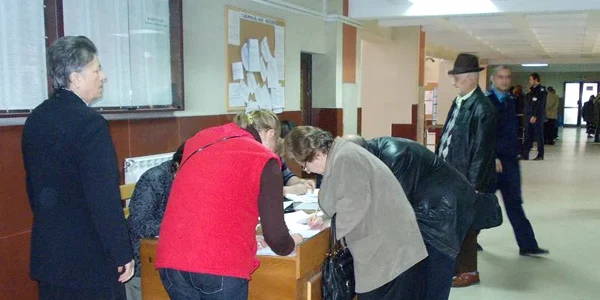 Pensionarii au stat la coadă la instanţă