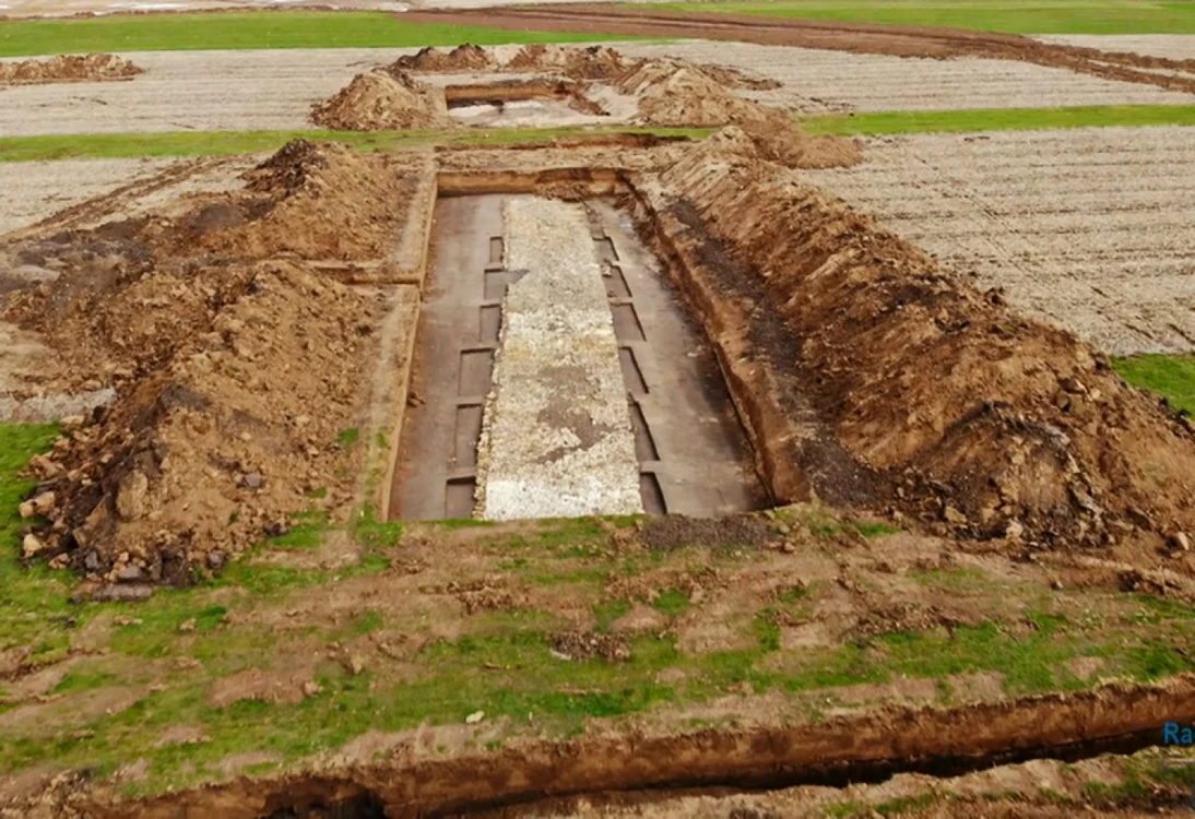 Drumul roman descoperit în localitatea Sutoru datează de aproape 2000 de ani Foto: Răducu P. Drum