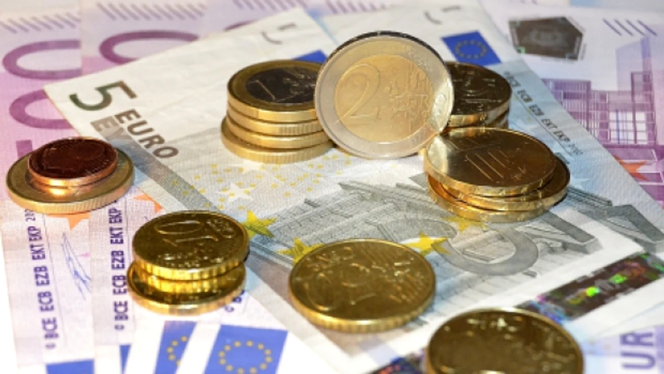 
    Leul românesc se depreciază de la o zi la alta  