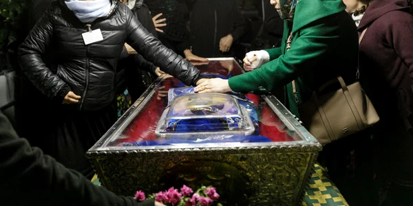 Procesiunea scoaterii spre inchinare a moastelor Sf Parascheva 2023   Foto Silviu Cluci redim 5293 jpg