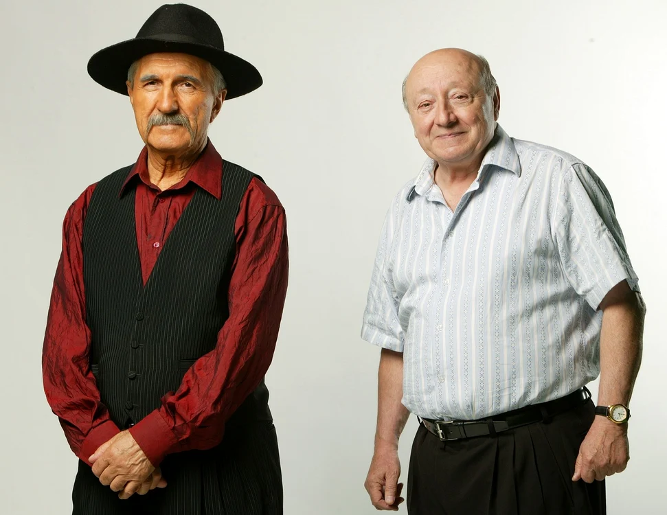 
    Gheorghe Dinică și Marin Moraru, în timpul filmărilor pentru telenovela ”Inimă de țigan”foto: PRO Tv  