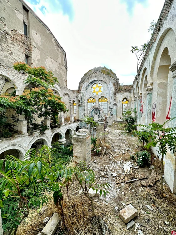Ruina sinagogii din Constanța FOTO Marius Manole Facebook