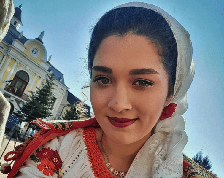 Studenta romă de la Conservator îndrăgostită de folclor: „Drept să vă spun, acasă n-am ascultat Bach!“