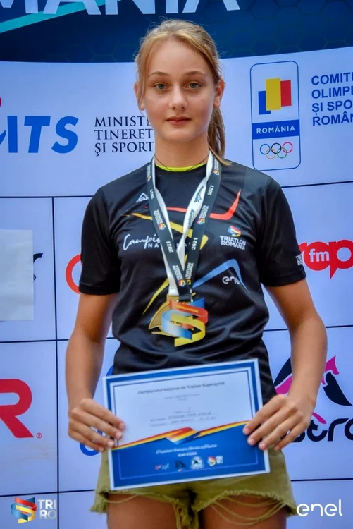 Maria Amalia Singuran - cea mai bună cadetă din România la triatlon - din Constanţa Sursa Facebook AS