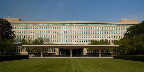 Sediul CIA din Langley, Virginia, a fost poiectat în anii '50 de firma de arhitectură Harrison & Abramovitz din New York (© The Central Intelligence Agency)
