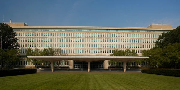 Sediul CIA din Langley, Virginia, a fost poiectat în anii '50 de firma de arhitectură Harrison & Abramovitz din New York (© The Central Intelligence Agency)