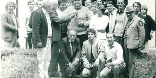 Adrian Păunescu alături de scriitorii bistriţeni la cenaclul literar „George Coşbuc“ din 1985