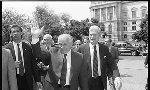 Mikhail Gorbachev visits U S  Capitol 1992 LCCN2017646196 jpg