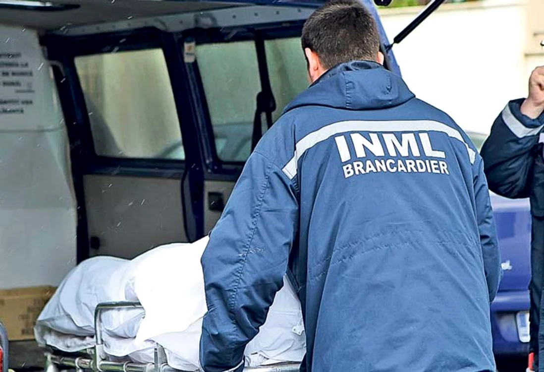 
    Femeia a fost gasită dezbrăcată lângă o jucărie sexuală   