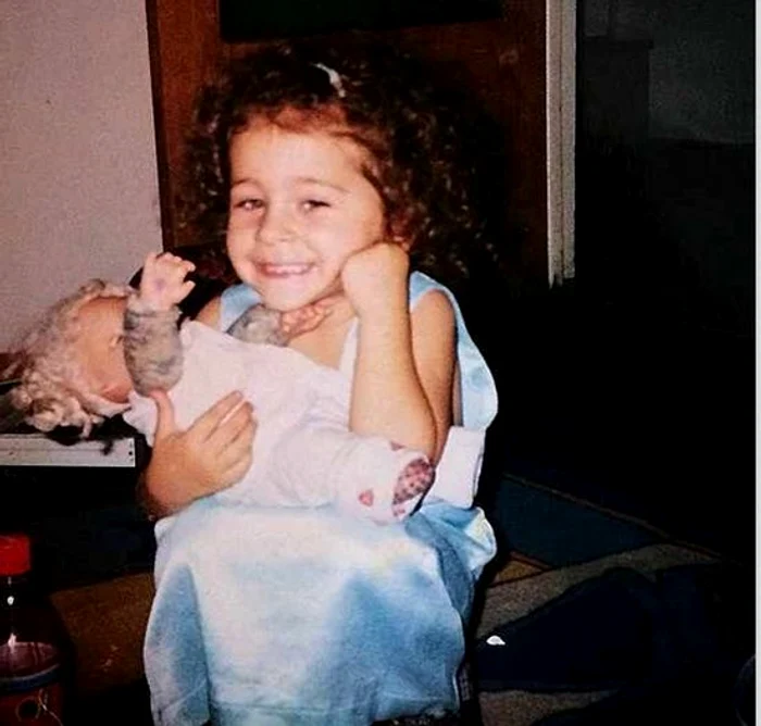 Ziua Copilului a fost un prilej pentru vedete să deschidă sertarul cu amintiri