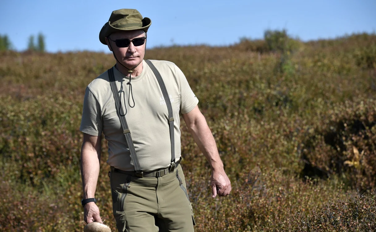
    Vladimir Putin a admirat priveliştea de vis cu ochelarii la ochiFoto: Hepta  
