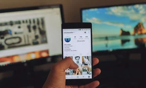 mobile 2563782 1280 jpg
