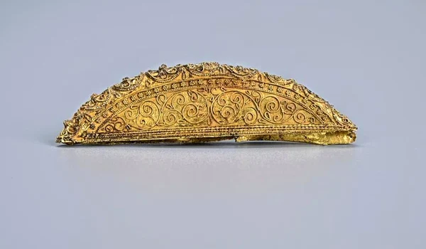 gold hair ornament jpg