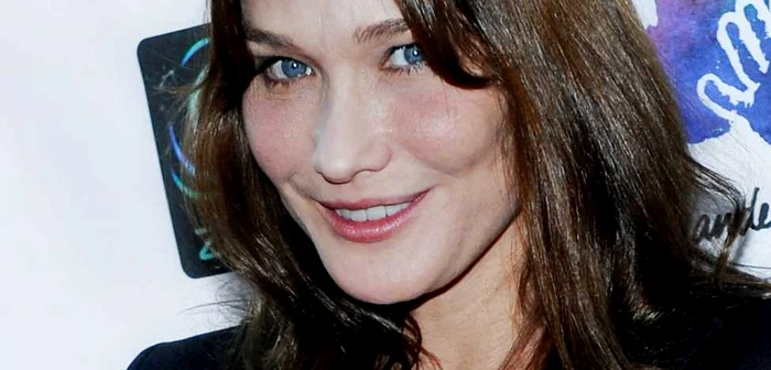 VIDEO Carla Bruni i-a cântat lui Nelson Mandela