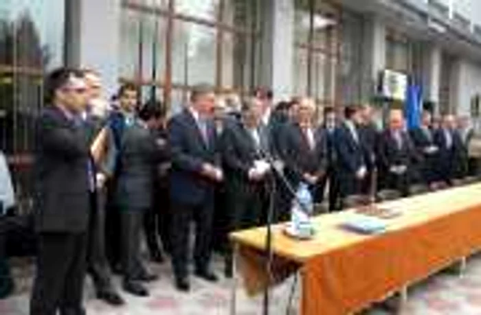 Autorităţi centrale, judeţene şi locale au venit la dechiderea anului şcolar de la Colegiul Mihai Viteazul din Ploieşti. FOTO Dana Mihai