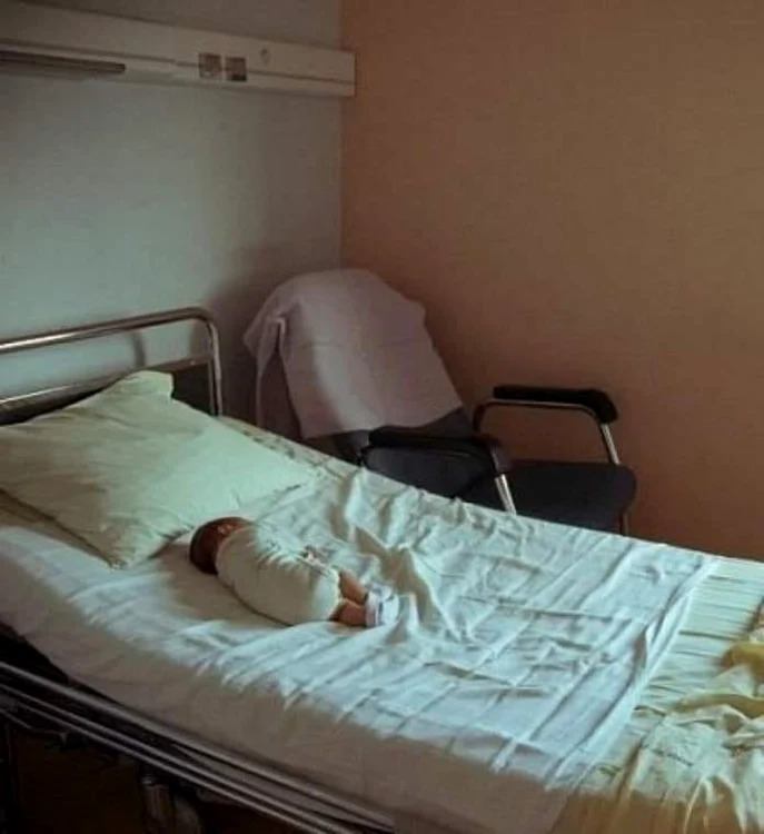 Bebeluş abandonat Foto romani-buni info