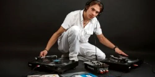 Târgu-Mureş:Portret/Alexandru Gherman trăieşte în ritm de tehno