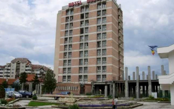 Hotelul Bodoc este în paragină FOTO covasnamedia.ro