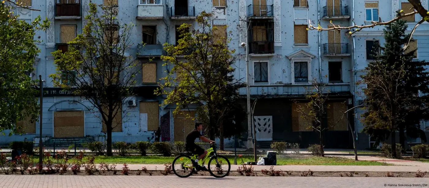 O casă avariată în Kramatorsk. Ce cred localnicii despre posibilele cedări teritoriale?