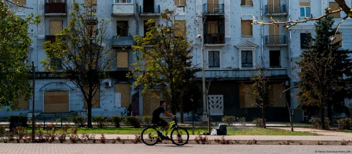 O casă avariată în Kramatorsk. Ce cred localnicii despre posibilele cedări teritoriale?