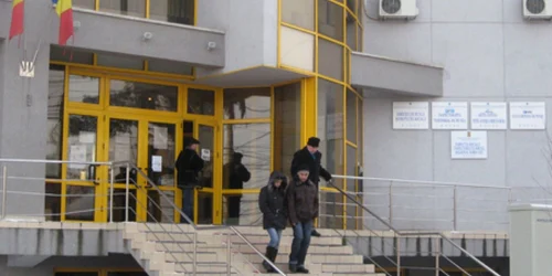 Şefii AJOFM spun că nu pot contesta adeverinţele medicale aduse de şomeri