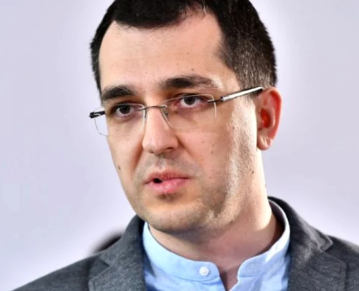 
    Ministrul Sănătății, Vlad Voiculescu, spune că deocamdată nu s-a luat o decizie pentru legalizarea despăgubirilor în cazul vaccinării Covid-19  