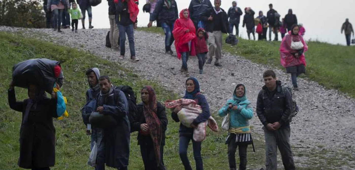 Migranţii, uşor intoxicaţi cu monoxid de carbon, au fost tranportaţi la diverse spitale pentru a fi examinaţi