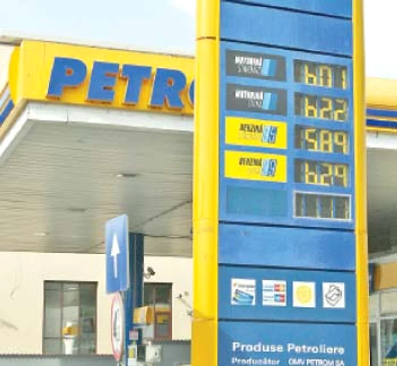 
    Petrom a scumpit  carburanţii pe 3 mai,  pentru a şasea oară  în acest an  