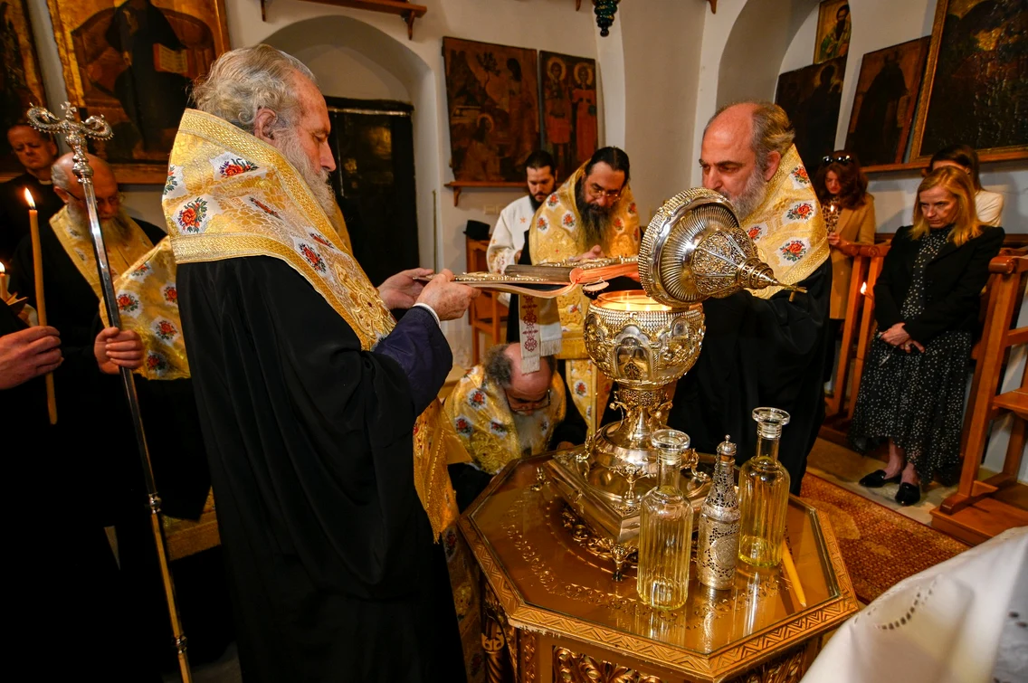 Uleiul sfânt pentru ungere la încoronare