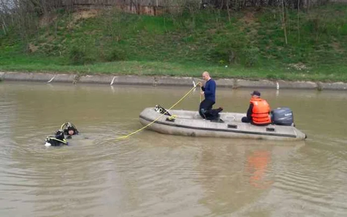 Căutările au avut loc în apele repezi ale canalului de fugă al râului Bistriţa FOTO stiri-neamt.ro