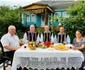 Ion Palade alături de mama și frații lui