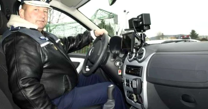 Inspectorul principal Florin Tat este nerebdător să probeze noile aparate radar. Foto: D. G. 