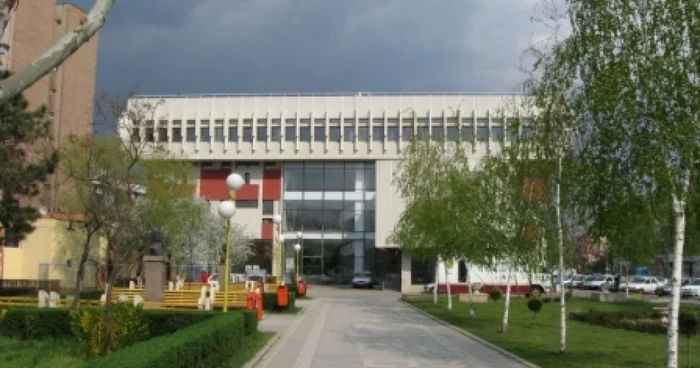 Biblioteca Judeţeană Panait Cerna