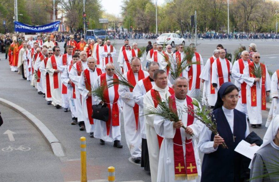 Procesiune romano-catolică de Florii în Bucureşti. La ce oră începe și pe ce traseu se desfășoară. Recomandările Brigăzii Rutiere