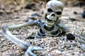 În jurul lacului, situat la peste 5000 m altitudine se află în jur de 300 de schelete umane jpeg