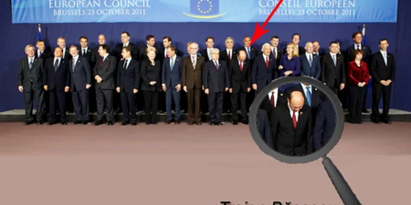 Traian Băsescu, surprins într-o ipostază amuzantă în poza de grup a liderilor europeni