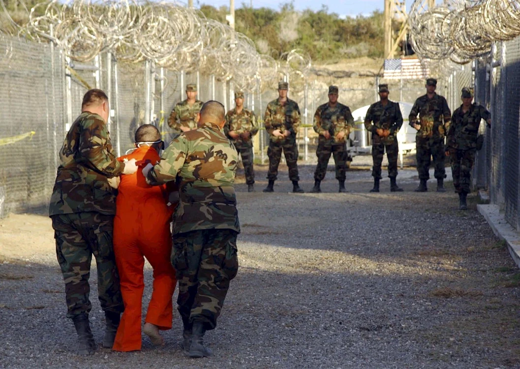Deţinuţi la Guantanamo Bay
