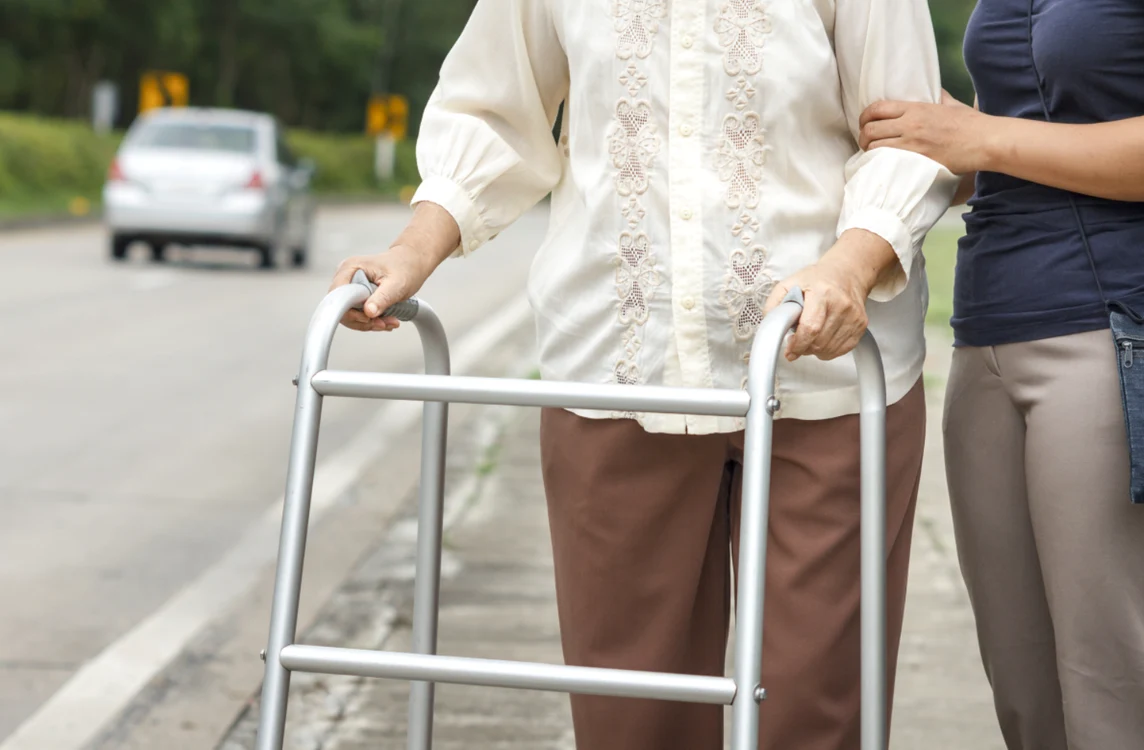 
    O femeie din România s-a trezit cu o condamnare din cauza unei case moștenite de la pensionara pe care o îngrijea în ItaliaFoto: Shutterstock  