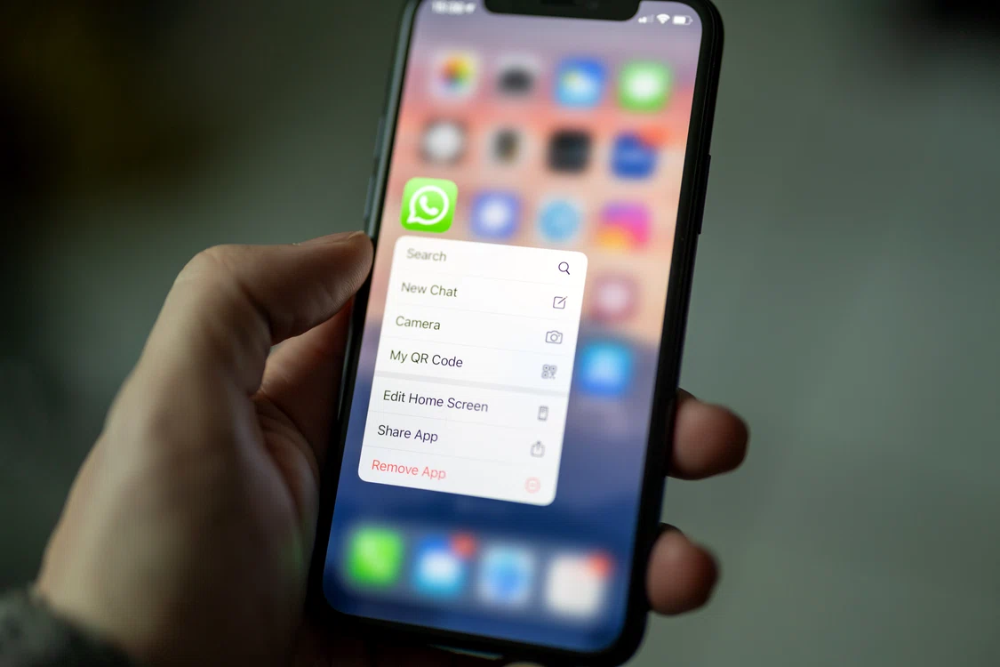 VhatsApp este o aplicație de mobil. Sursa foto: Dimitri Karastelev
