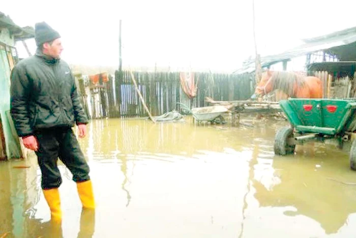 
    În Dolj, oamenii se plâng  că trec prin acest  coşmar în fiecare an  